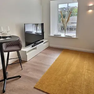  Apartment Hideaway